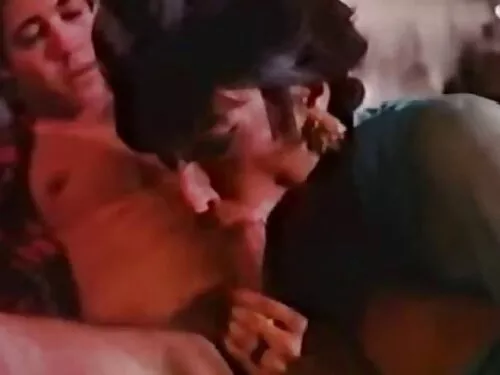 Слаба брюнетка и гол ...