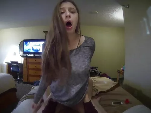 Младата блондинка po ...