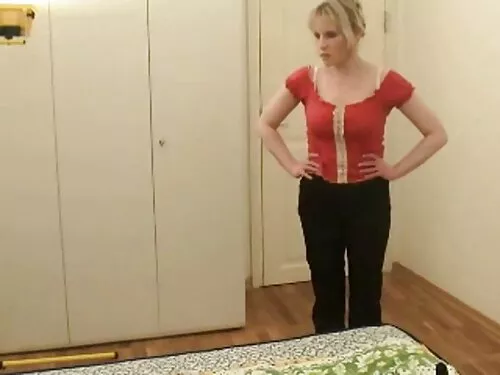 Страстна брюнетка се ...