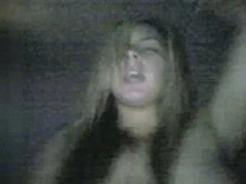 Блондинка, заобиколе ...