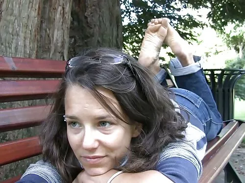 Кльощавата кучка пои ...