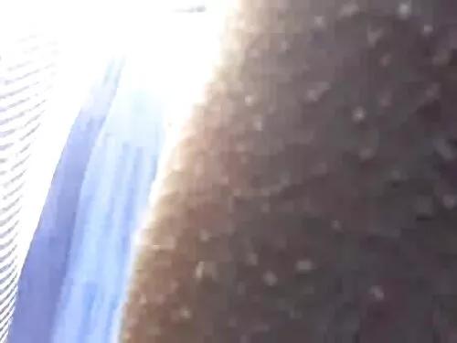 Блондинка с ръце дов ...