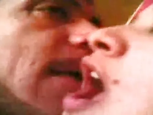 Три млади момичета л ...