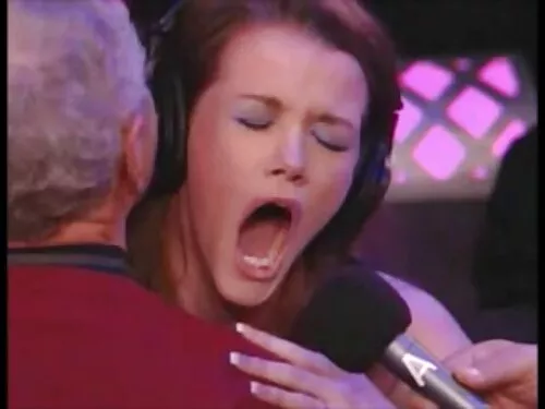 Кльощавата студентка ...