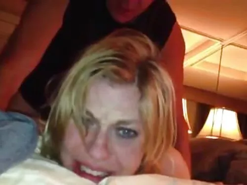 Готина брюнетка се о ...